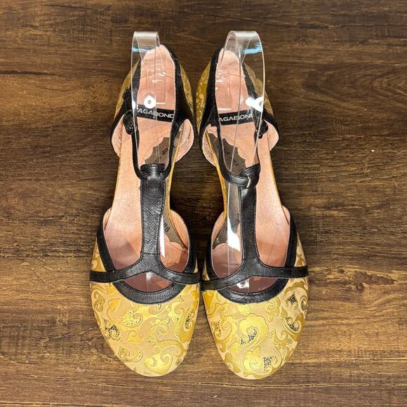 Vagabond Asian Print Gold Round Toe T-Strap Pump - size 37 (US 6) - Picture 2 of 9